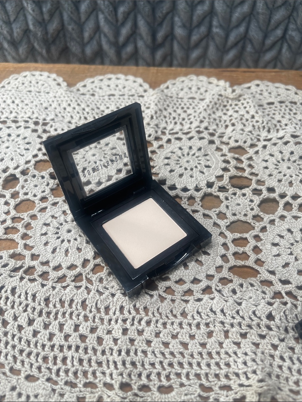 Bobbi Brown Single Eyeshadow - Bone 2 - Picture 11 of 11